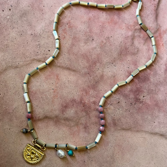 Handmade hand knotted mother of pearl asymmetrical necklace. - Picture 6 of 9